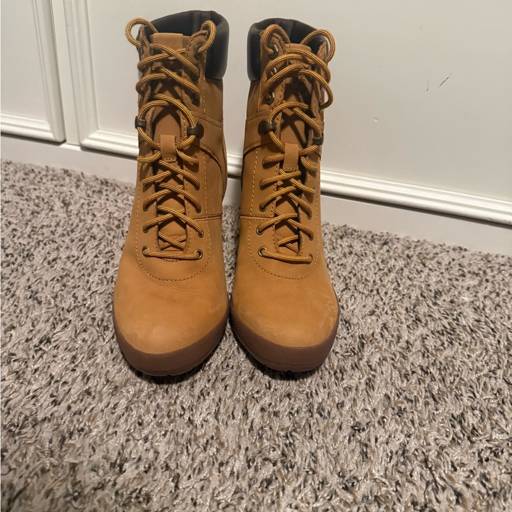 Timberland Women's Wheat Lace-Up Boots
